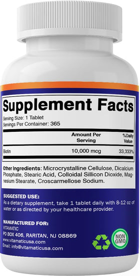 Comprimés de Vitamatic Biotine 10 000 mcg sur fond blanc