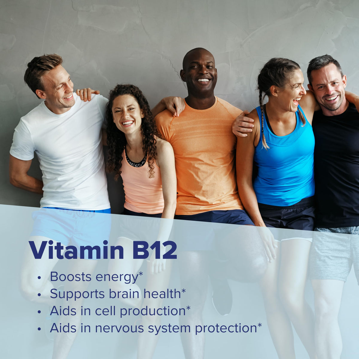 Comprimés de vitamine B-12 sur une surface blanche