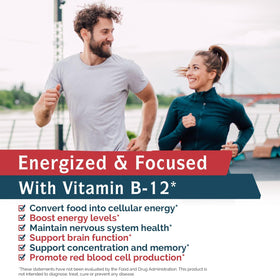 Comprimés de vitamine B12 Innate Vitality dans une main