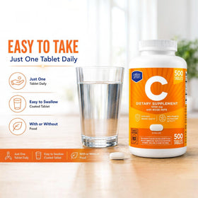 Comprimés de Vitamine C 1000mg berkley jensen dans une main