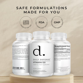 Comprimés de vitamine D3 Daily Defense avec une main