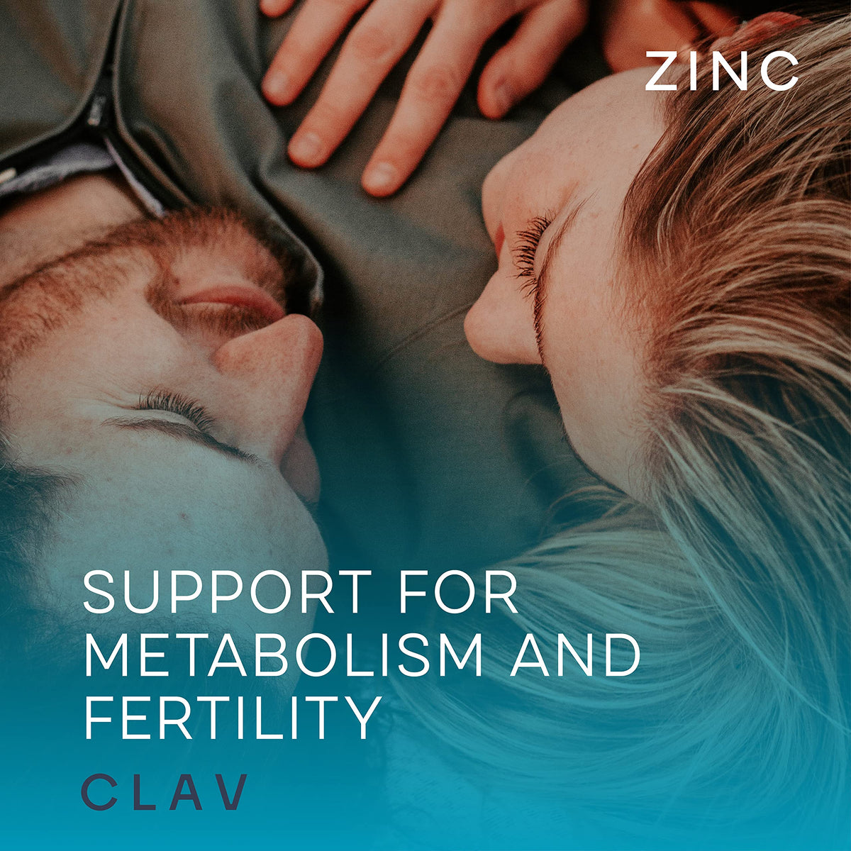 Comprimés de zinc CLAV sur une surface blanche