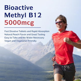 Comprimés Innate Vitality B12 sur une surface en bois