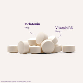 Comprimés Natrol Melatonine 5 mg sur une surface plate