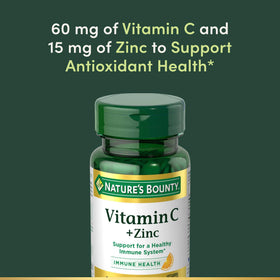 Comprimés Nature's Bounty Vitamine C + Zinc sur une surface blanche