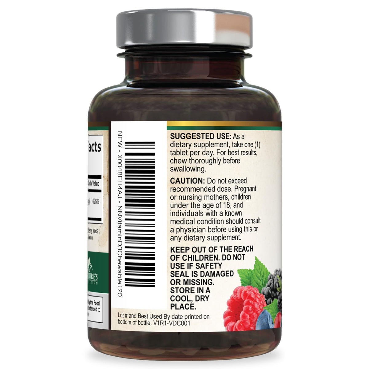Comprimés Nature's Nutrition Vitamine D3 5000 IU avec un verre d'eau