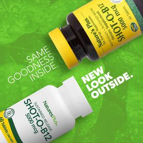 Comprimés NaturesPlus Shot-O-B12 5000 mcg dans une main