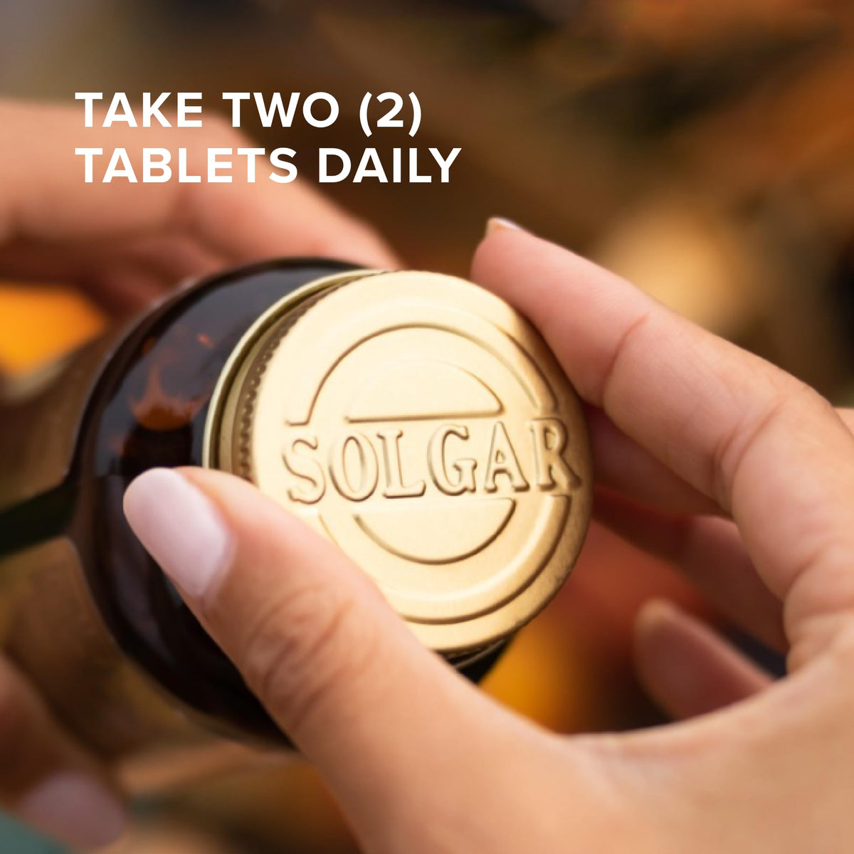 Comprimés Solgar Skin, Nails & Hair sur une table