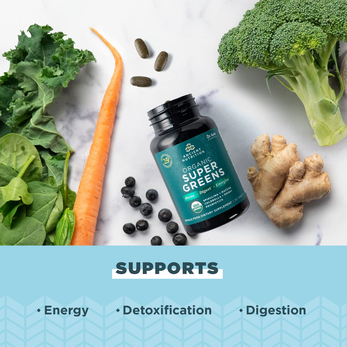 Comprimés Super Greens d'Ancient Nutrition sur un fond blanc