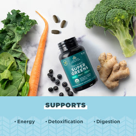 Comprimés Super Greens d'Ancient Nutrition sur un fond blanc