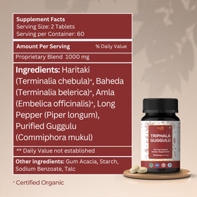 Comprimés Triphala Guggulu ORGANIC SPREE sur une table en bois