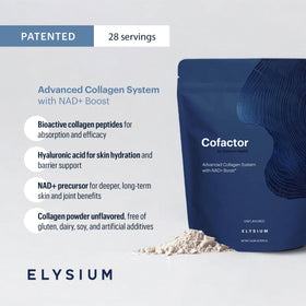 Cuillère de poudre de collagène ELYSIUM avec liquide mélangé