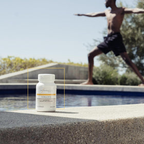 Curalieve, flacon sur un fond naturel