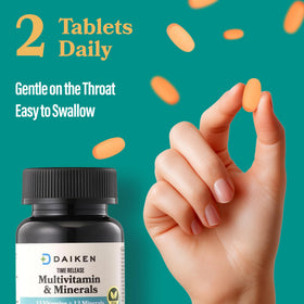 DAIKEN Multivitamines Mini, prise de comprimés avec un verre d'eau