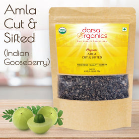 Darsa Organics Amla Séché 118g, morceaux d'Amla séchés sur une table