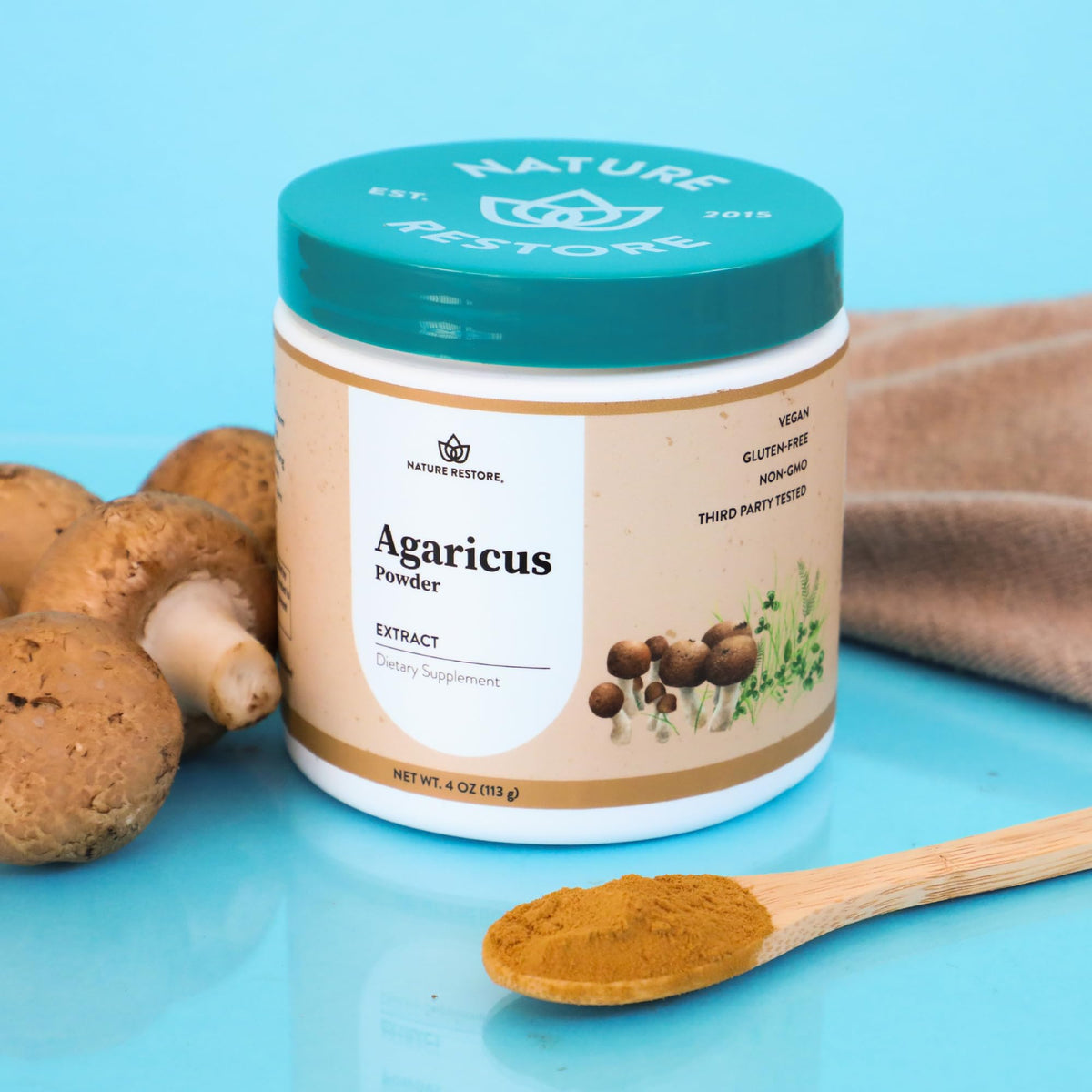 Détail de la poudre d'Agaricus Blazei dans une cuillère