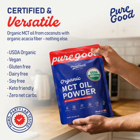 Détail de la poudre d'huile MCT PureGood dans un verre