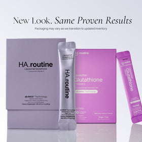 Détail de la poudre de glutathion liposomal Haroutine dans un verre d'eau