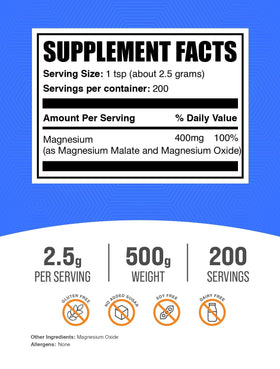 Détail de la poudre de malate de magnésium BulkSupplements dans un verre