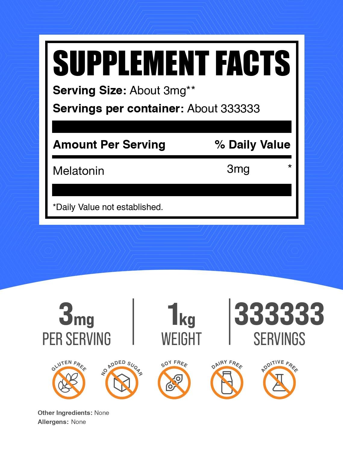 Détail de la poudre de mélatonine BulkSupplements dans un verre d'eau