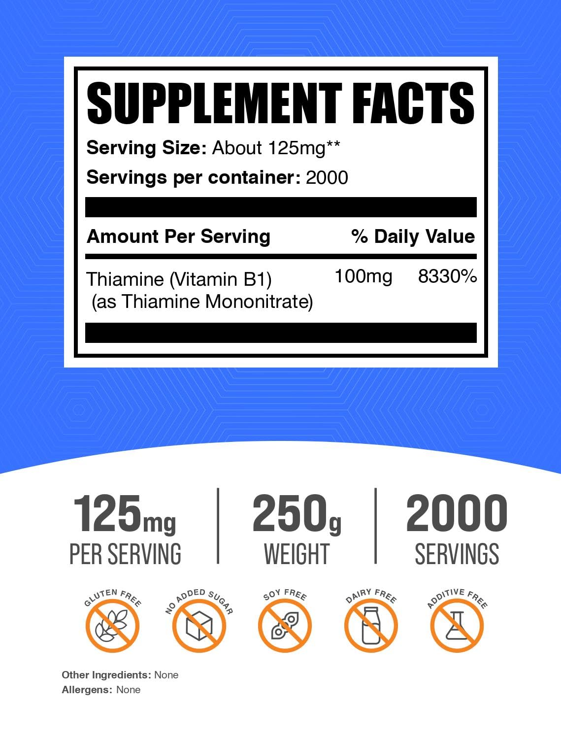 Détail de la poudre de mononitrate de thiamine BulkSupplements dans un verre