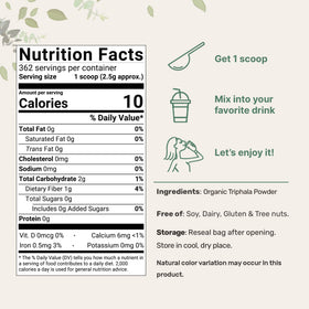 Détail de la poudre de Triphala Bio Micro Ingredients sur une cuillère