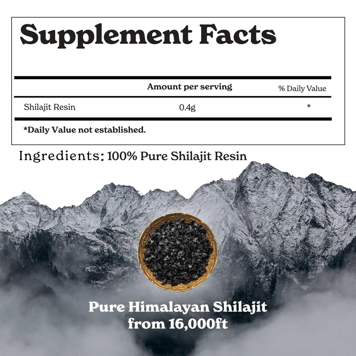 Détail de la résine de shilajit dans une cuillère en cuivre