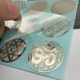 Détail des autocollants métalliques Fleur de Vie Orgonite de METAL ARTEM, finition argentée