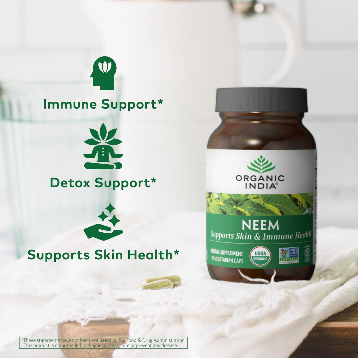 Détail des capsules de neem ORGANIC INDIA, vue rapprochée
