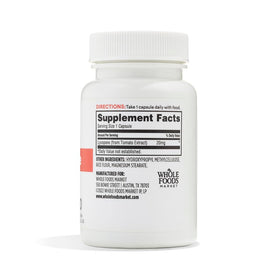 Détail des capsules végétales de lycopène 20 mg sur un fond neutre