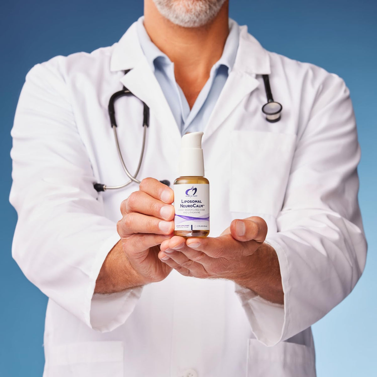 Détail du flacon de Designs for Health NeuroCalm montrant le compte-gouttes