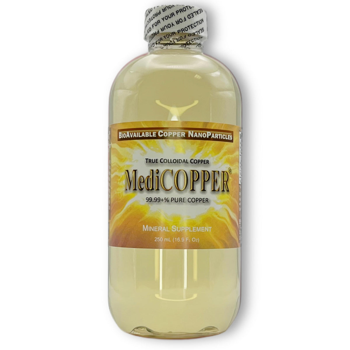 Détail du flacon de MediCOPPER montrant l'étiquette et la couleur du liquide