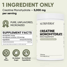 Détails de la poudre de créatine monohydrate Nutriveria dans un verre d'eau
