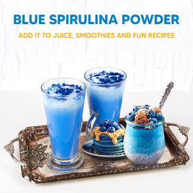 Détails de la Poudre de Spiruline Bleue Yogi Super Foods sur une table