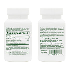 DHEA-10 capsules sur une surface blanche