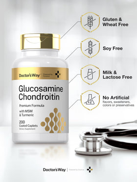 Doctor's Way Glucosamine Chondroitin MSM comprimés en main