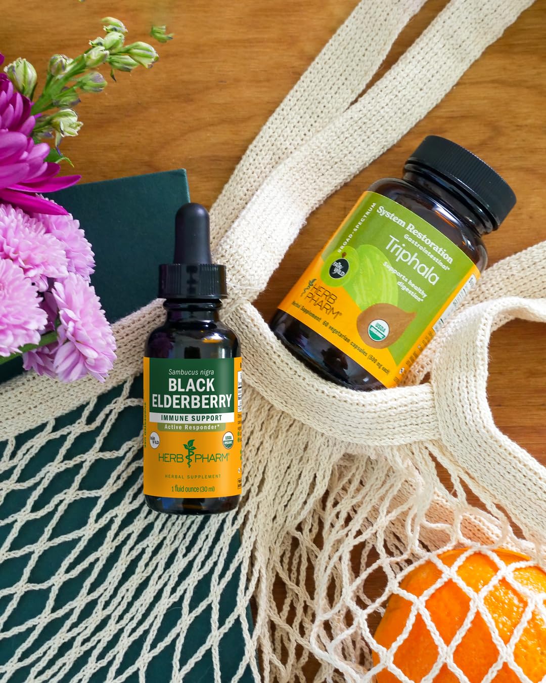 Doses d'extrait de baies de sureau noir Herb Pharm dans un verre