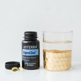 doTERRA Softgels daily 60 capsules sur une table