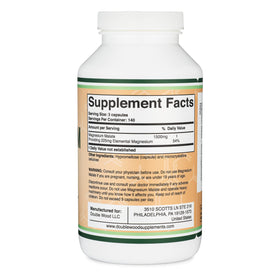 Double Wood Magnésium Malate 1 500 mg capsules sur une table