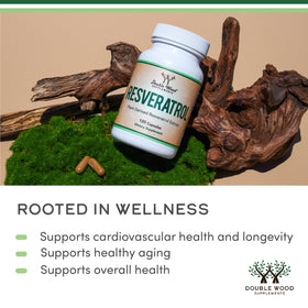 Double Wood Resveratrol 500mg sur une table avec des plantes
