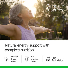 Dr. Schulze's SuperFood Plus 1352g contenu en poudre dans un verre