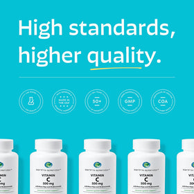 Earth's Splendor Vitamine C 500 mg 100 comprimés avec un verre d'eau