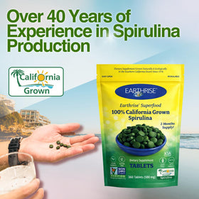 Earthrise Spiruline Californienne comprimés sur une table