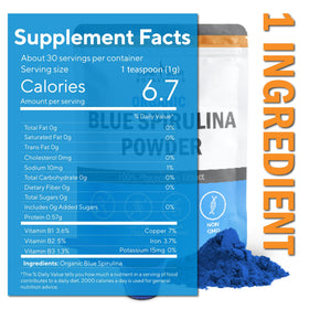 Échantillon de poudre de spiruline bleue dans un bol
