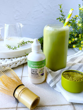 Édulcorant liquide Nunaturals sur une table avec des aliments