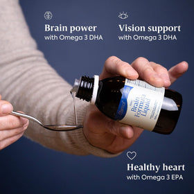 Efalex Omega 3 + 6 150ml en verre sur table avec des ingrédients