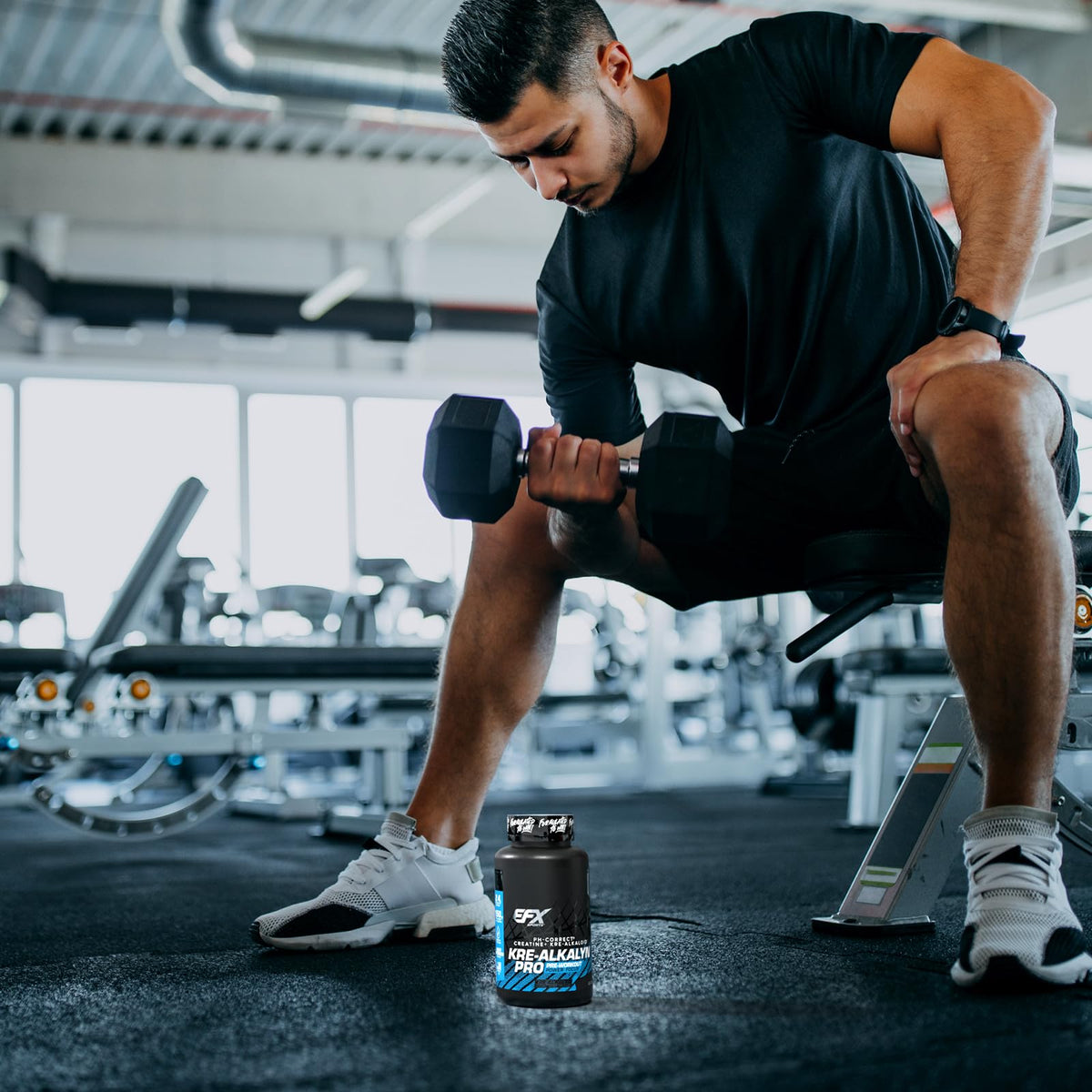 EFX Sports Kre-Alkalyn Pro avec des accessoires de sport