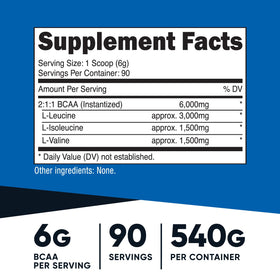 Emballage de la poudre BCAA Nutricost 2:1:1 630g avec accessoires