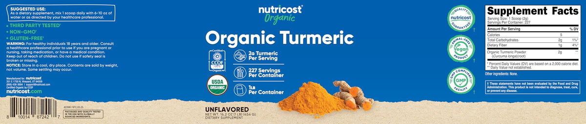 Emballage de la poudre de curcuma bio Nutricost sur une table