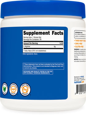 Emballage de la poudre de L-Arginine Nutricost sur fond blanc